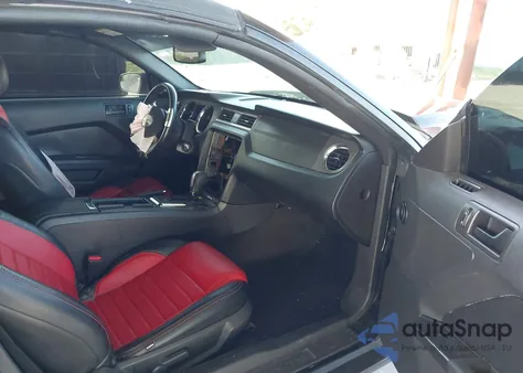 2014 Ford Mustang V6 из США, поврежденный, VIN 1ZVBP8EM3E5292426